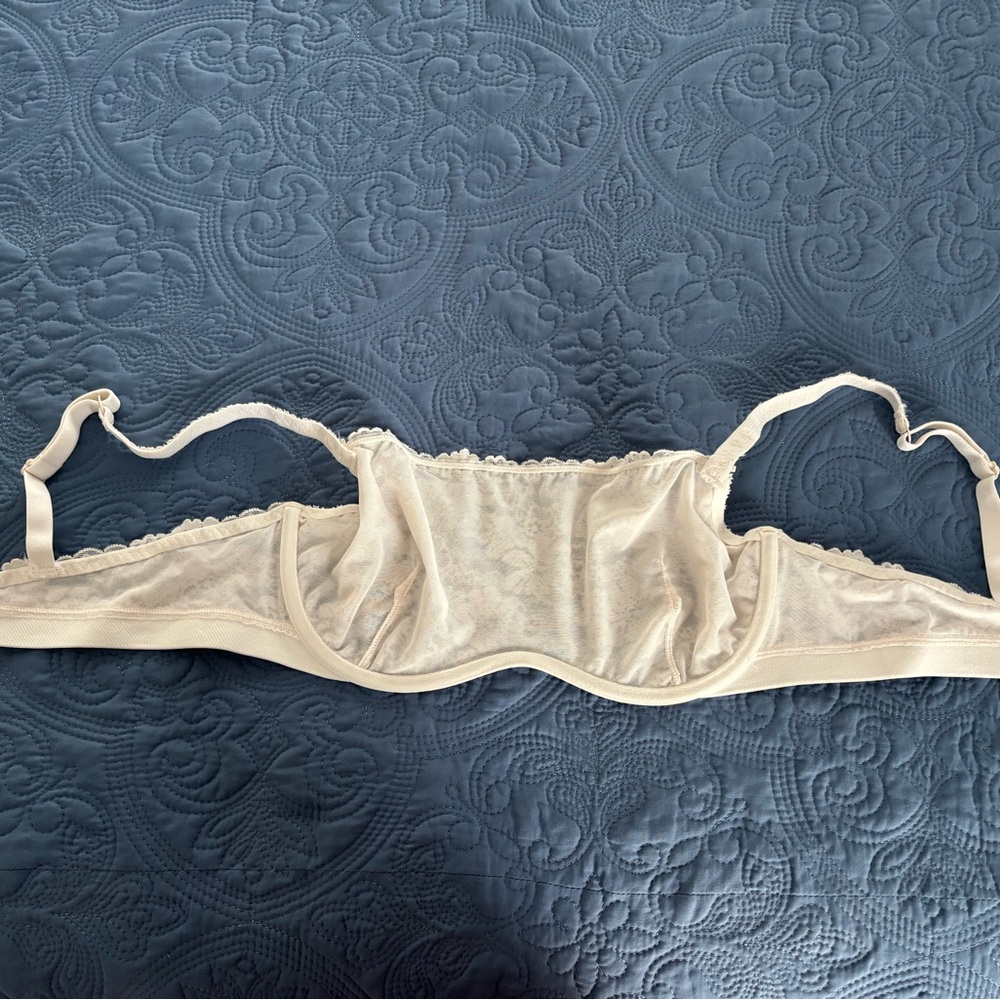 PINK Victoria's Secret Cream Seamless Bra Intimates